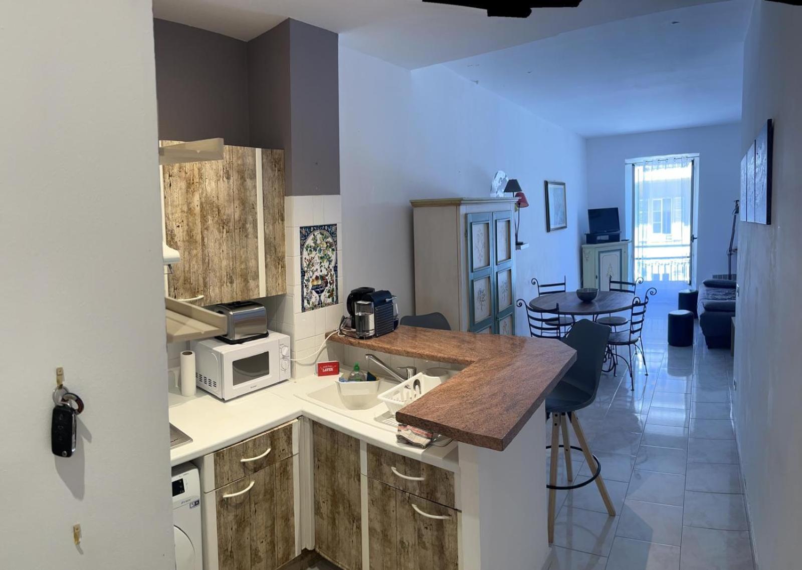 Deloye Fshh Apartment Nice